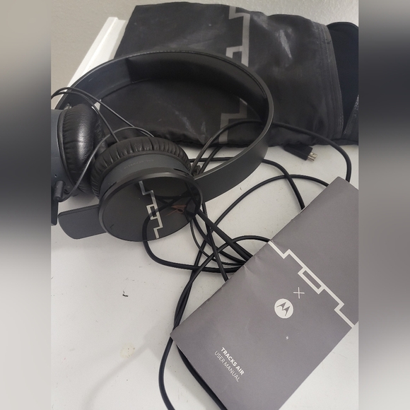 SOL REPUBLIC 1430-00 Tracks Air Wireless On-Ear Headphones, Gunmetal - Picture 1 of 3